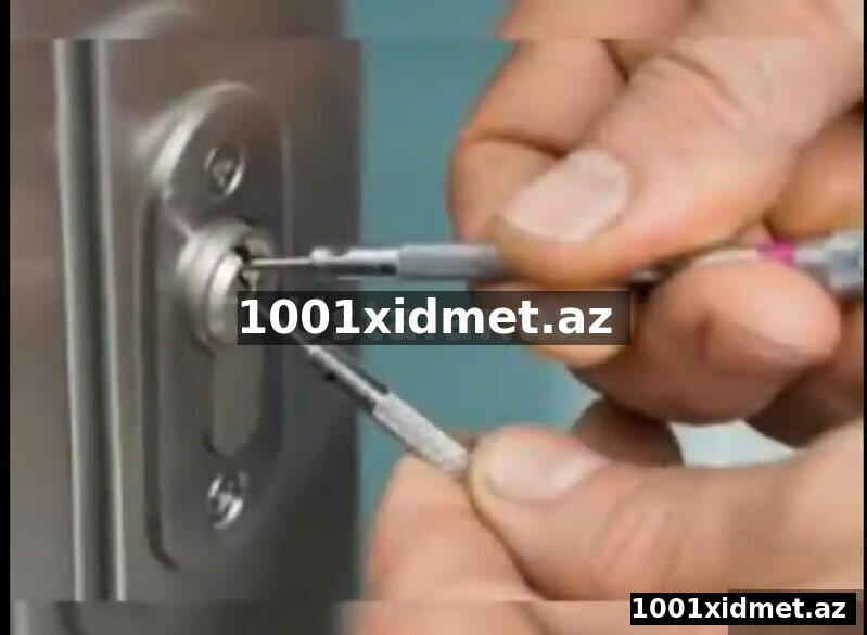 Ev qapılarının açılması çilingər