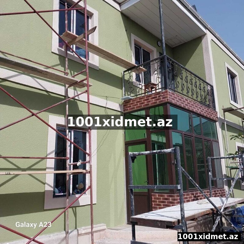 Fasad boya işləri görülür